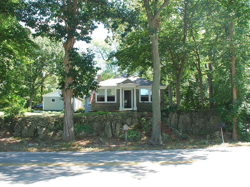 Front of cottage on Sand Rd