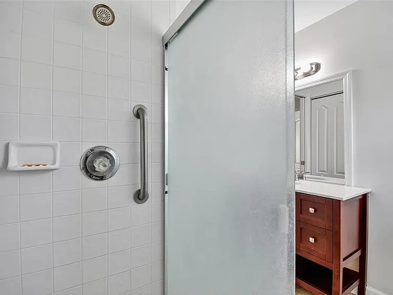 231 Wellington Dr — Photo 37