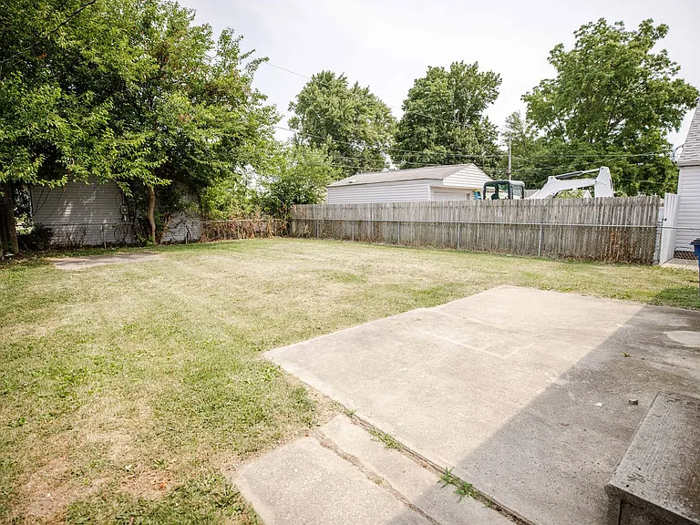 213 Warrington Rd — Photo 2