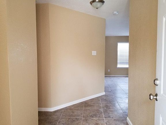 4th image of 2131 Whittier Dr