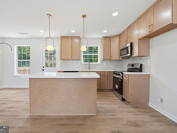 4th image of 2704 Field Spring Dr