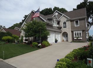 6404 N Paynes Point Rd, Neenah, WI 54956