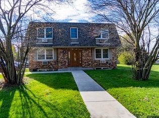 1515 Golfview APT E, Washington, IL 61571