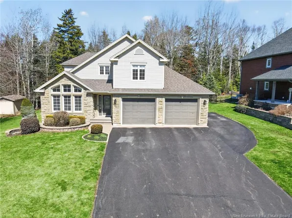 142 Golf St, Dieppe, NB E1A 8J6
