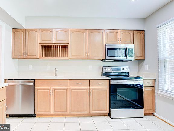 3rd image of 5729 Heritage Hill Ct