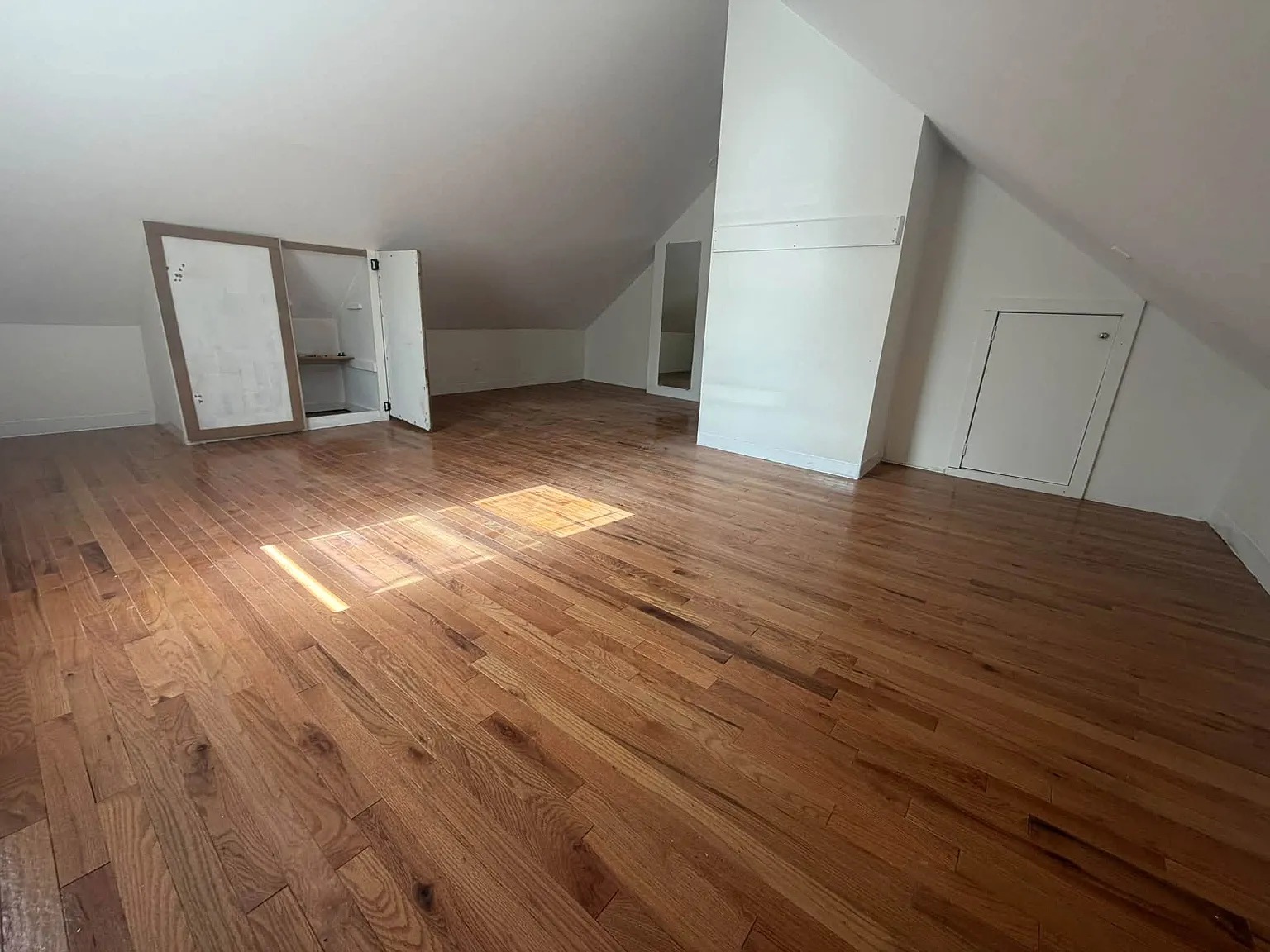 3 bed, 999 sqft, $3,300 — Photo 4
