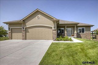 1st image of 816 S 189th St