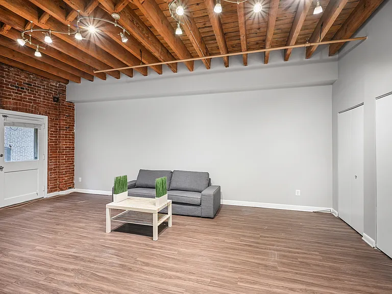 225 Arch St — Photo 16