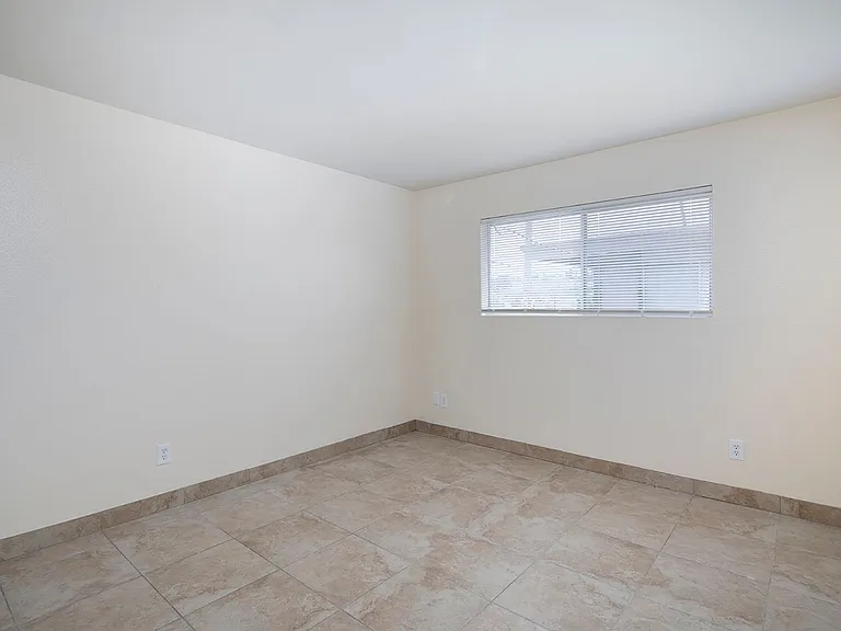 Lanai Village Apartments — Photo 35