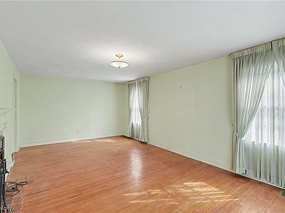 5th image of 554 W Cook Rd