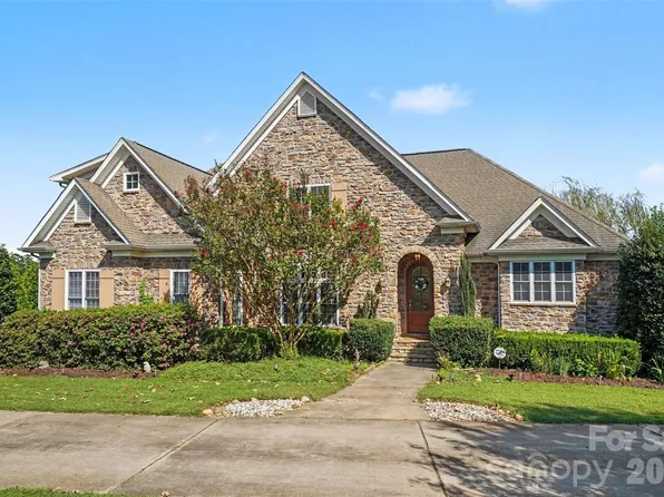 2300 S Potter Rd, Waxhaw, NC 28173