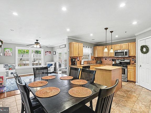 5th image of 749 Shallow Ridge Ct