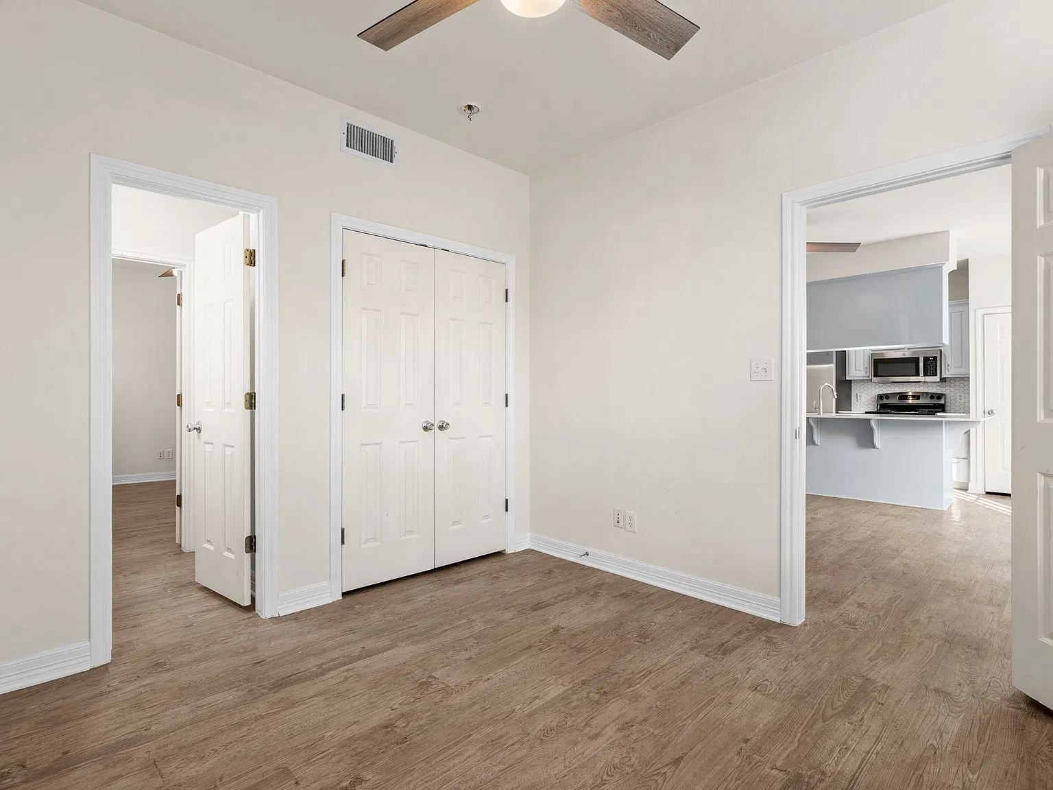 3 bed, 1200 sqft, $2,700 — Photo 3