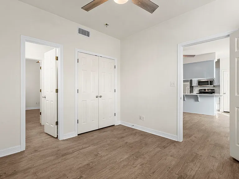 2500 Leon St #201 — Photo 3