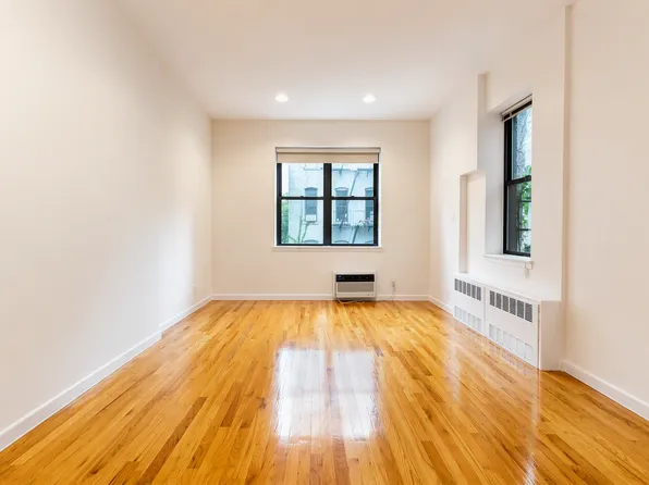 225 E 10th St, New York, NY