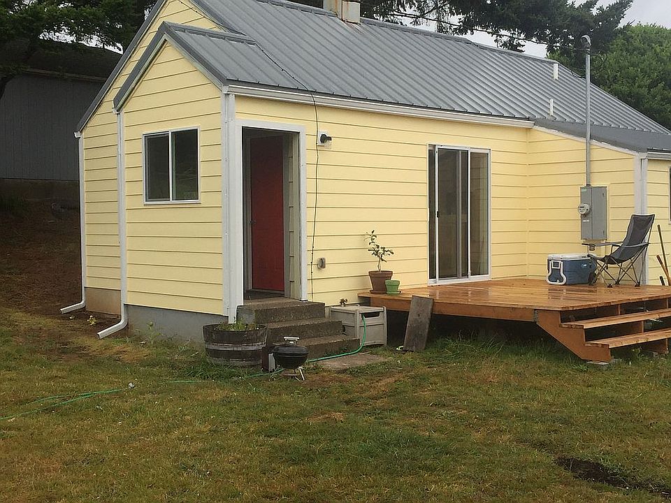 2nd image of 734 NW Cottage St