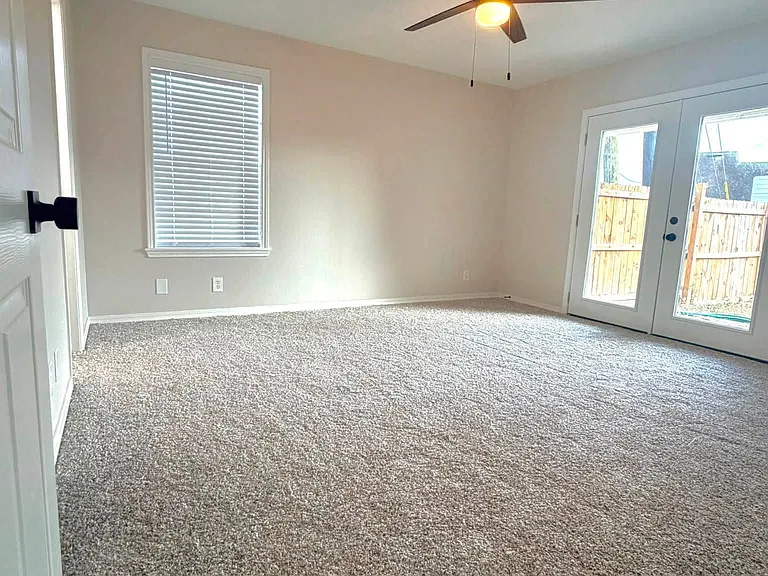 115 Stonewood Pl — Photo 4