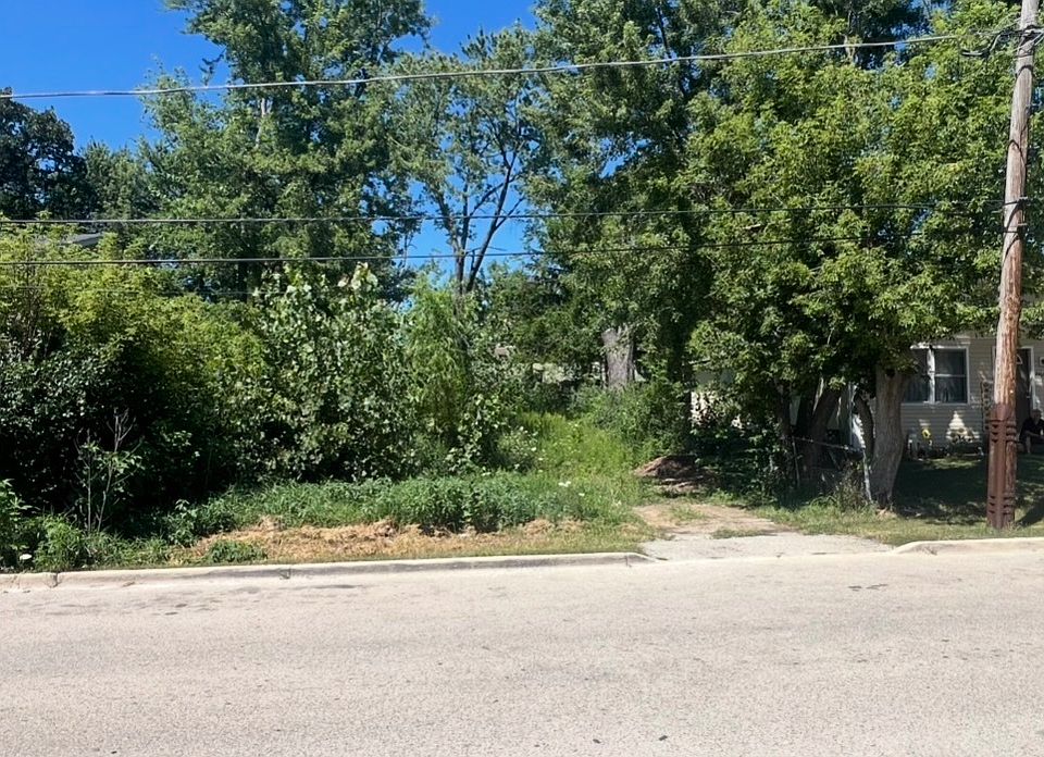 1st image of 24628 W Passavant Ave