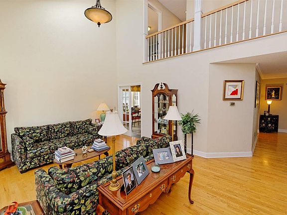 3rd image of 330 Highgate Dr