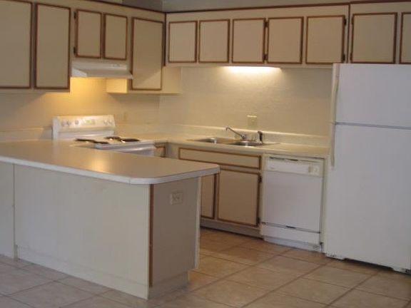 5th image of 1833 Sylvan Ct #A