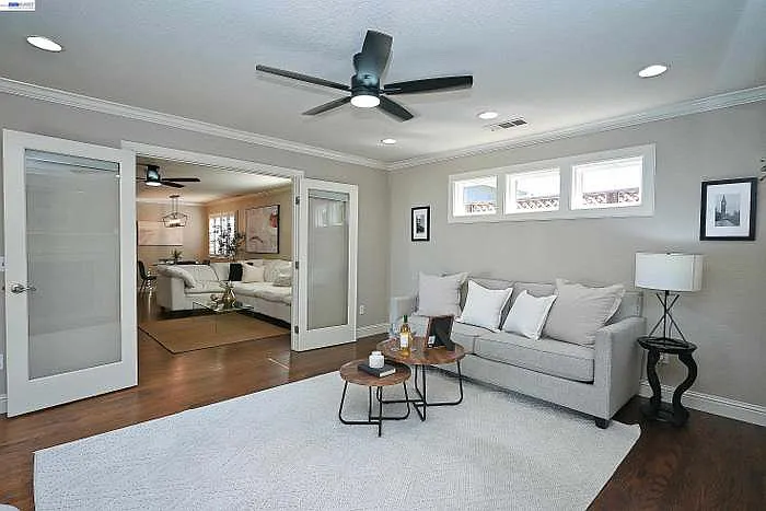 749 Moraga Dr — Photo 6