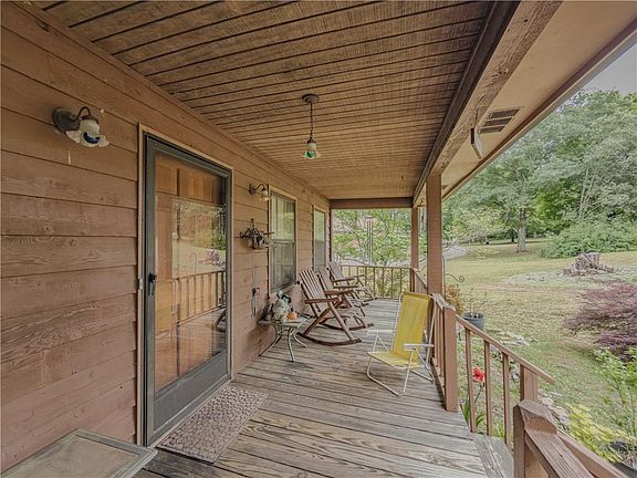 5th image of 2960 Greenvalley Rd