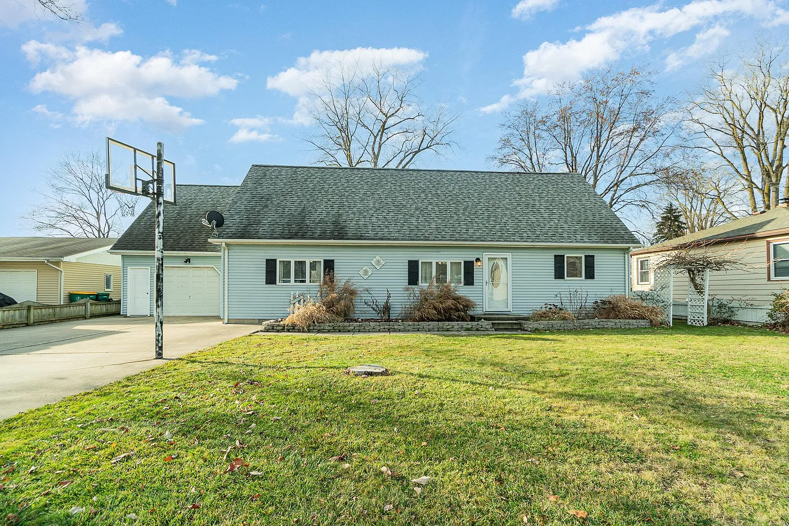 3372 W Woodland Dr photo 1