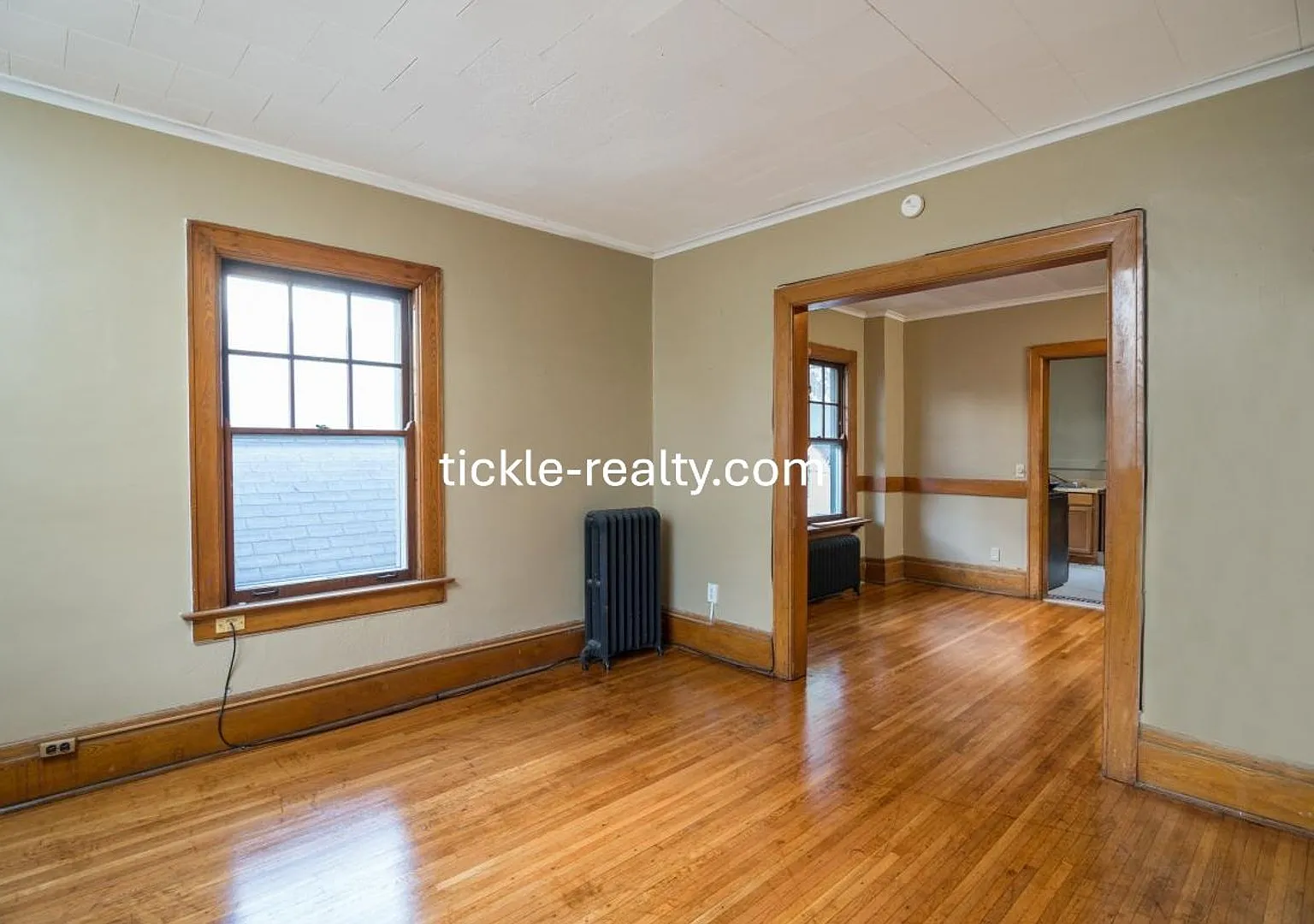 Large 2 Bedroom in Swillburg - Covered Porch — Photo 3