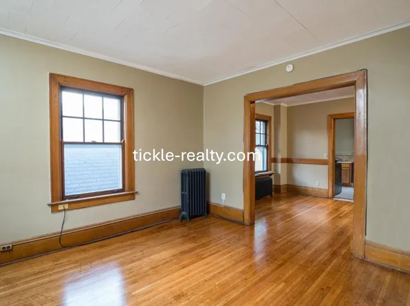 Large 2 Bedroom in Swillburg - Covered Porch, 66 Henrietta St APT 3, Rochester, NY 14620