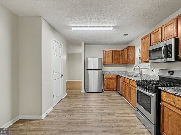 5th image of 411 Crested View Dr