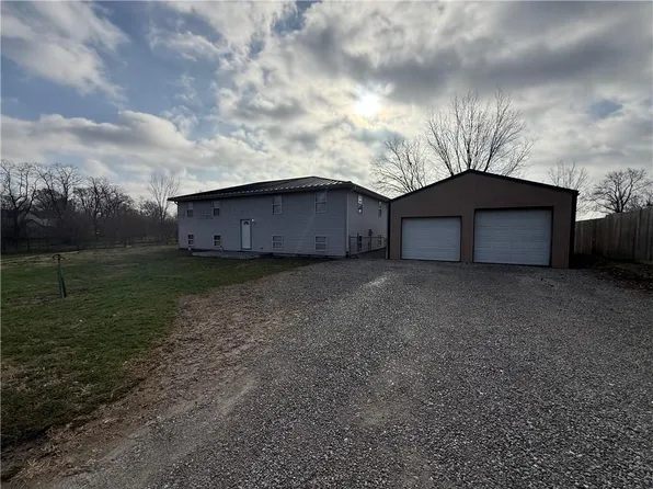 23257 Locust St, Higginsville, MO 64037