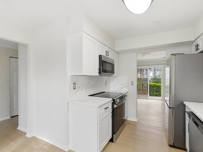 14810 Millicent Ct — Photo 13