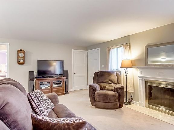 3rd image of 3720 Strathmoor Dr
