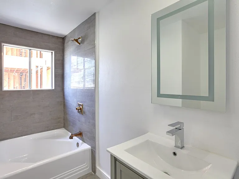 722 S Manhattan Pl — Photo 11