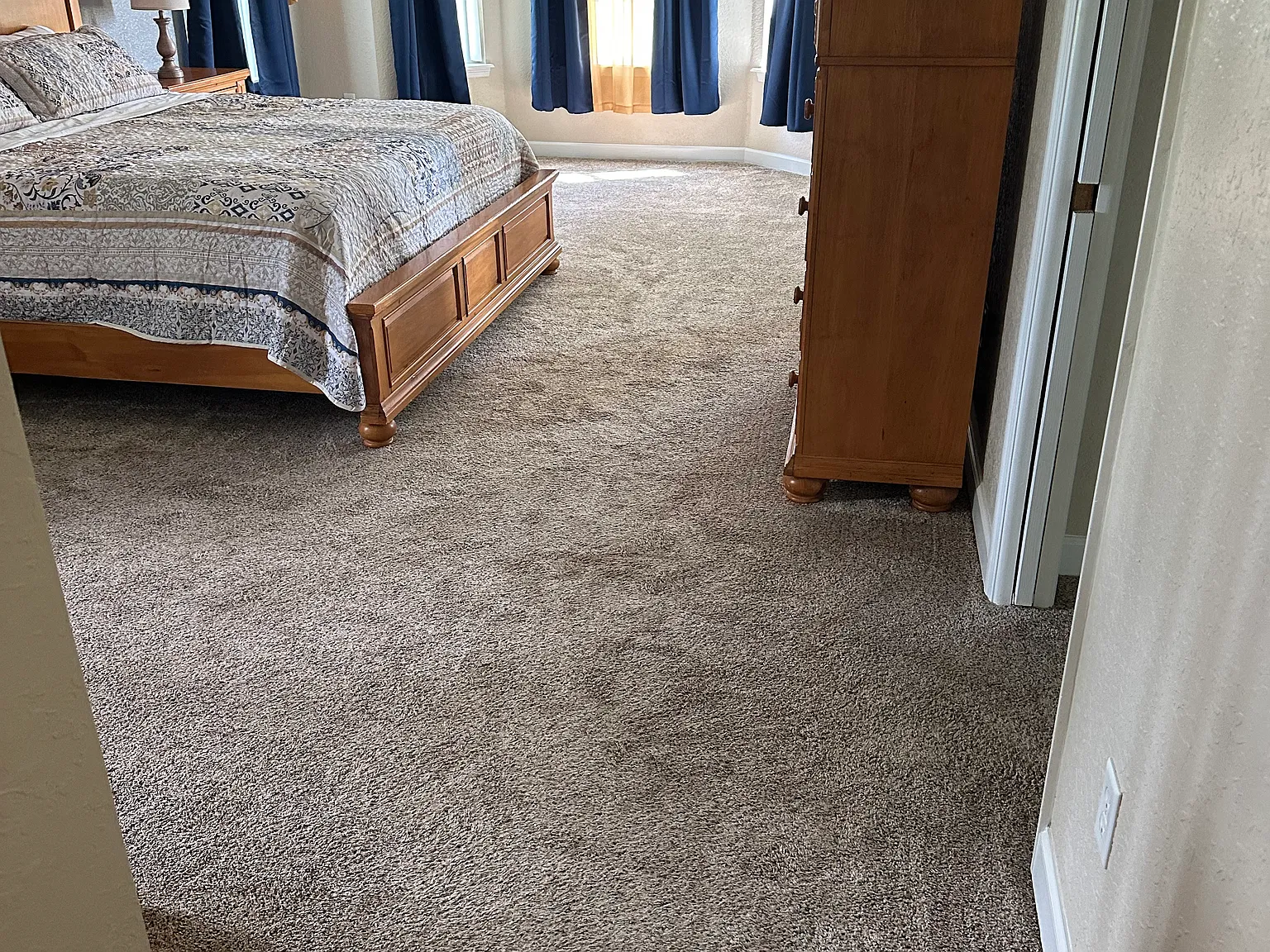 5 bed, 3.5 bath, 3400 sqft, $1,100 — Photo 3
