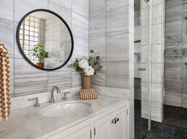 260 West Broadway image 21 of 27