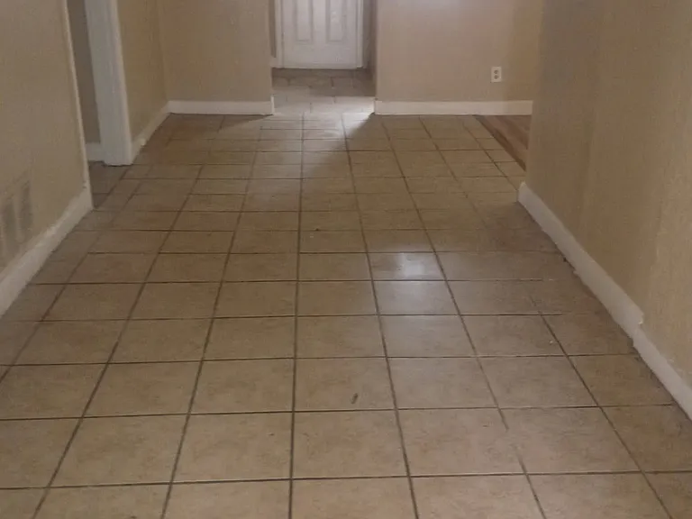 1125 W Lexington Cir — Photo 4