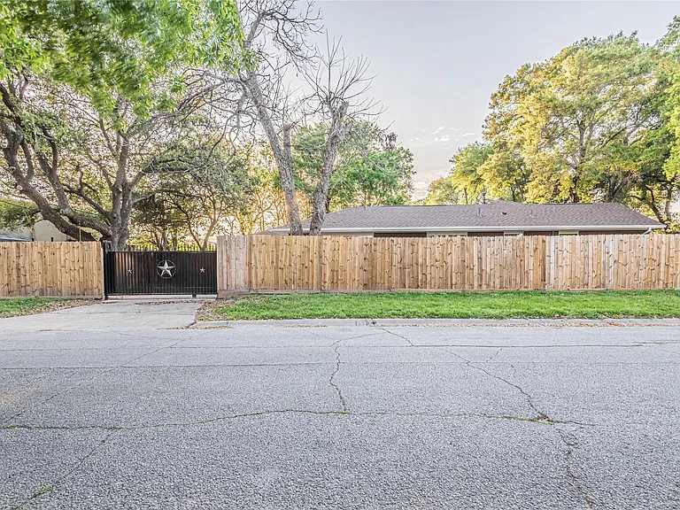6003 De Moss Dr — Photo 2
