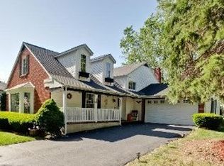 1902 E Hopi Ln, Mount Prospect, IL 60056