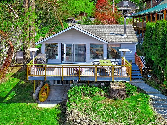 Imagine relaxing on that deck watching the sun set, birds playing,