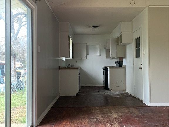 5th image of 2705 Live Oak Dr