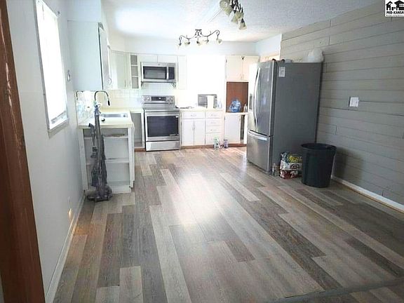 2nd image of 2352 Comanche Rd