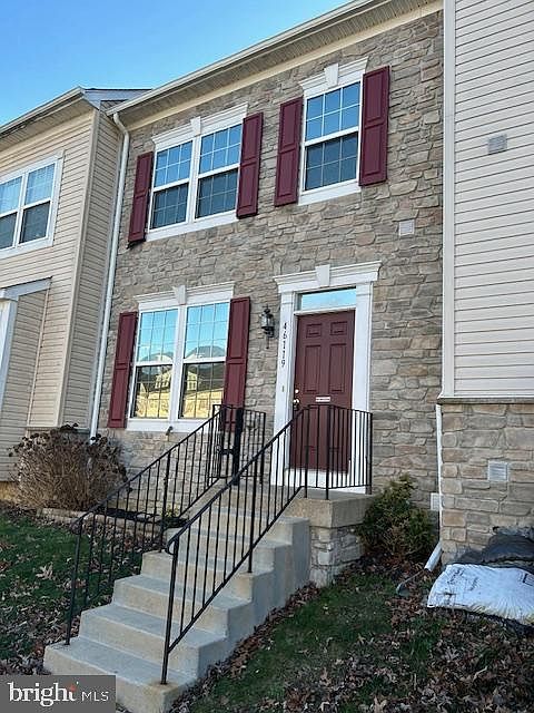 1st image of 46119 Thoroughbred Way