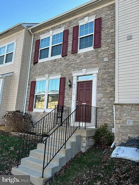 46119 Thoroughbred Way photo 1