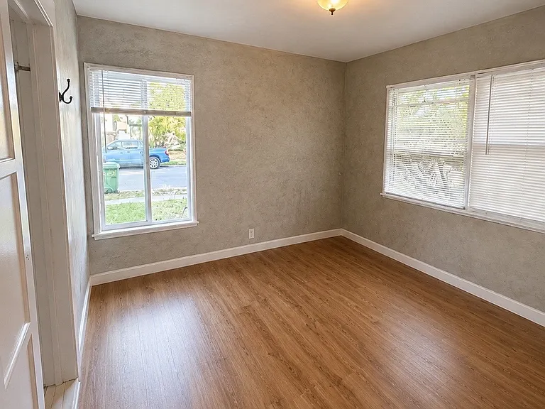 7457 Cozycroft Ave — Photo 7