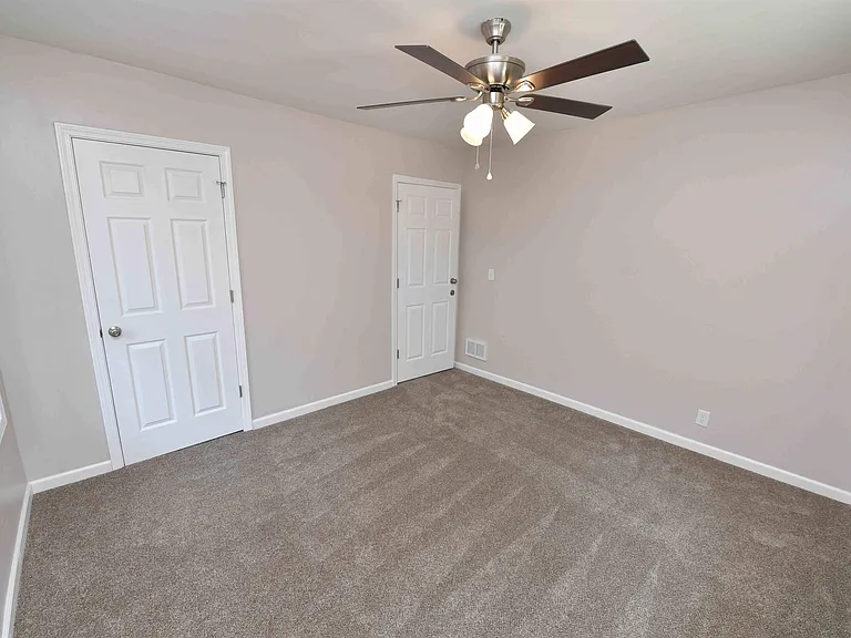 1027 N University St — Photo 35