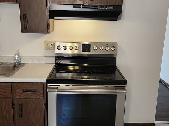 3rd image of 17707 Park Blvd