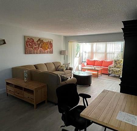 5th image of 1561 NE 12th Ter APT C4
