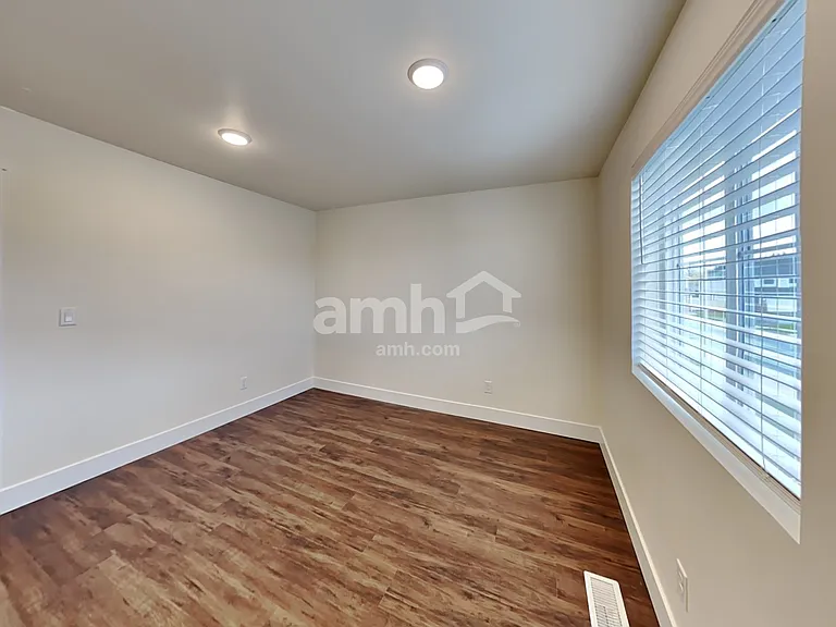 657 Dudley St — Photo 27