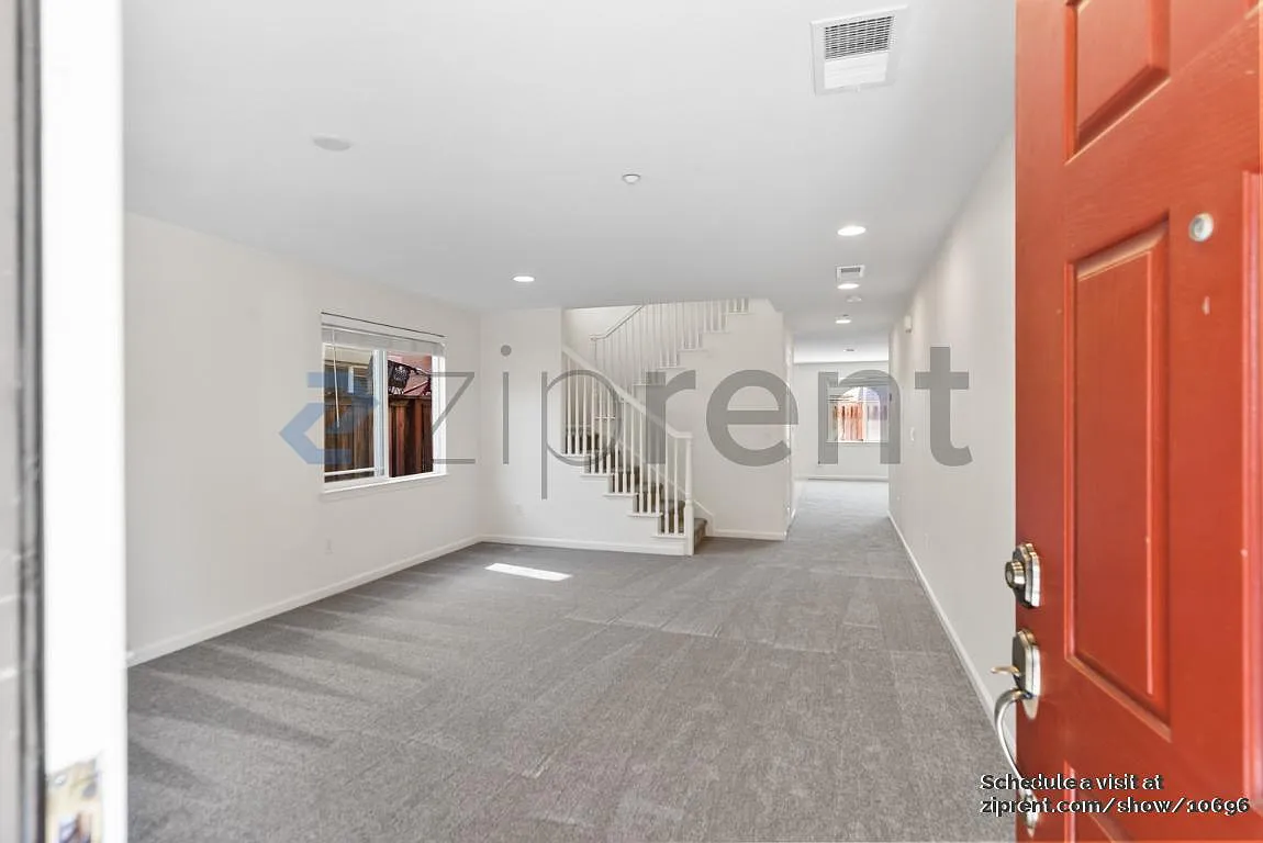 3 bed, 2.5 bath, 2406 sqft, $3,995 — Photo 4